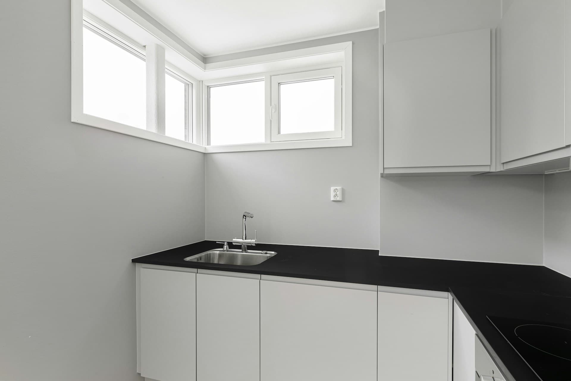 Demolition Day: How Old Countertops Are Safely Removed Before Your Upgrade